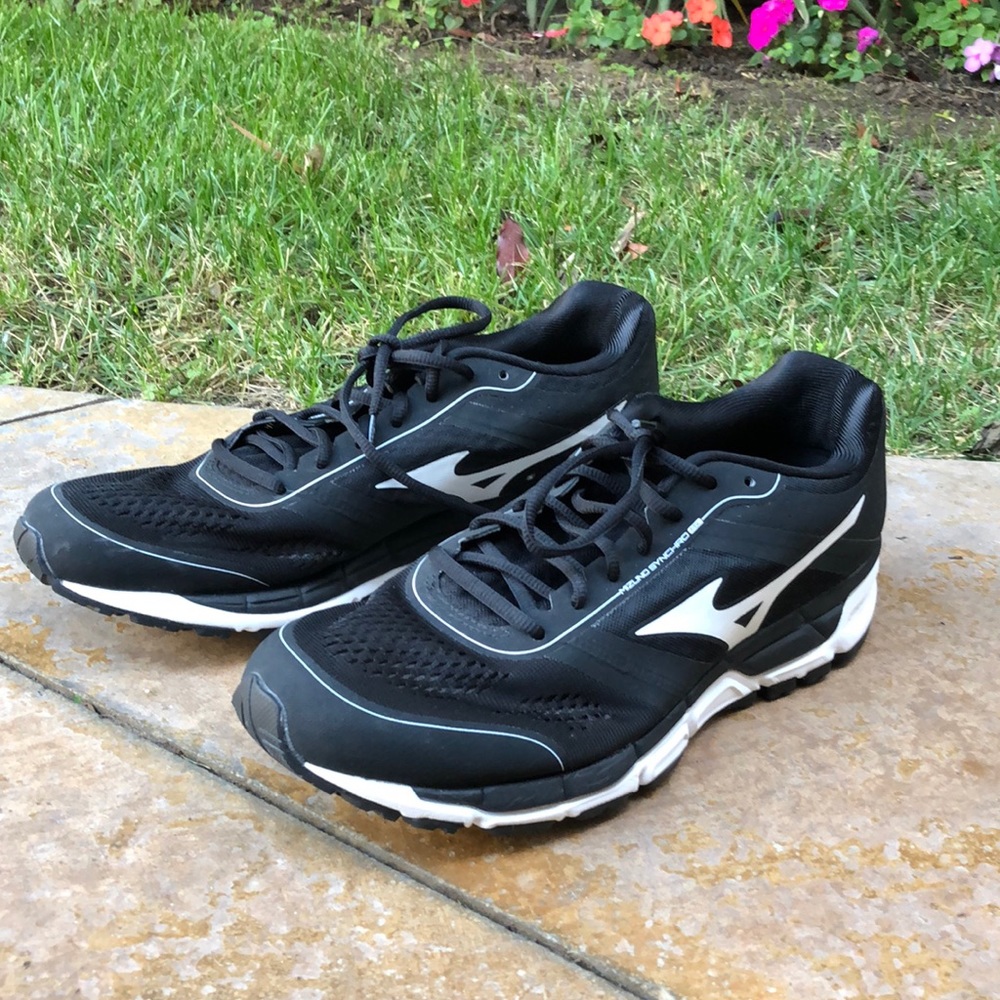 MIZUNO SYNCHRO MX Training Shoes 10.5 (BRAND NEW)